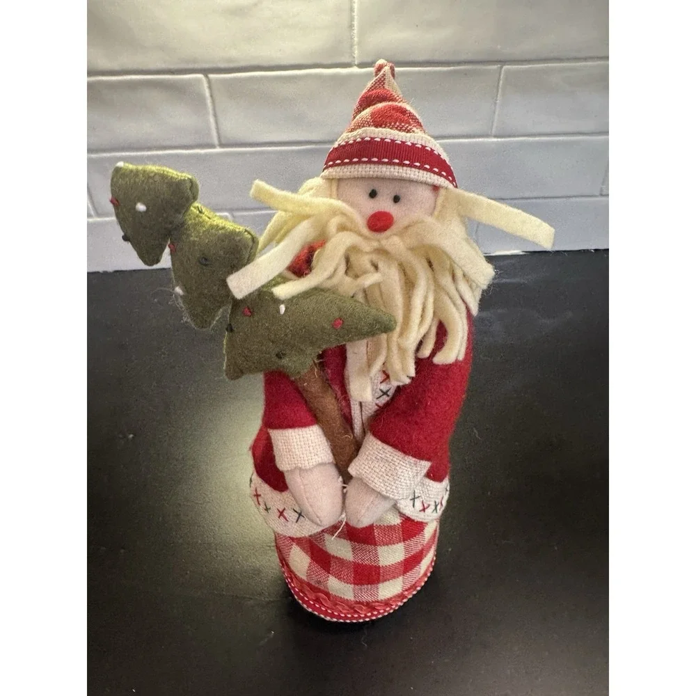 The Unbranded Brand felt santa